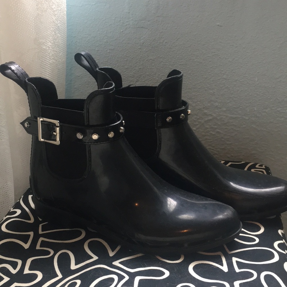 Black rubber Chelsea boots